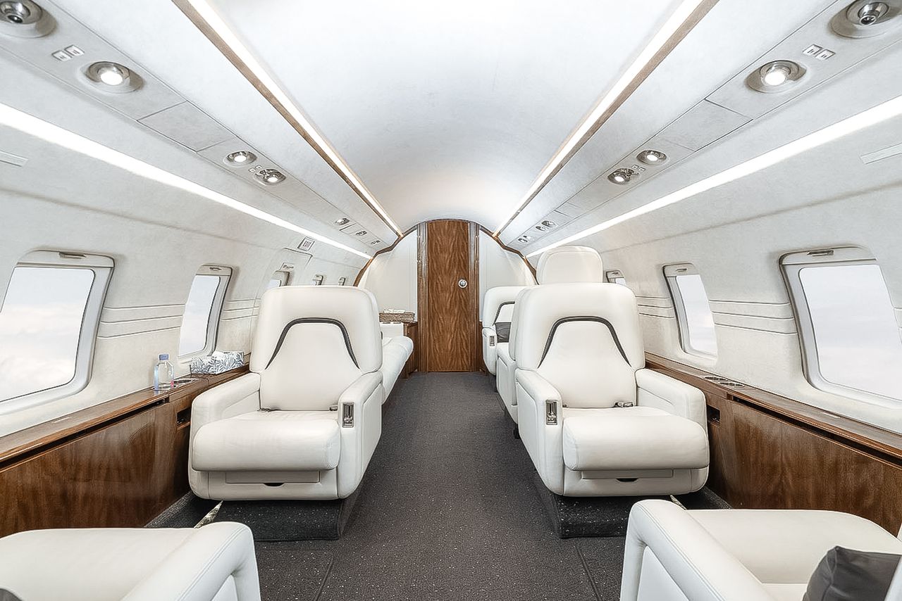 Bombardier Challenger 601 cabin interior