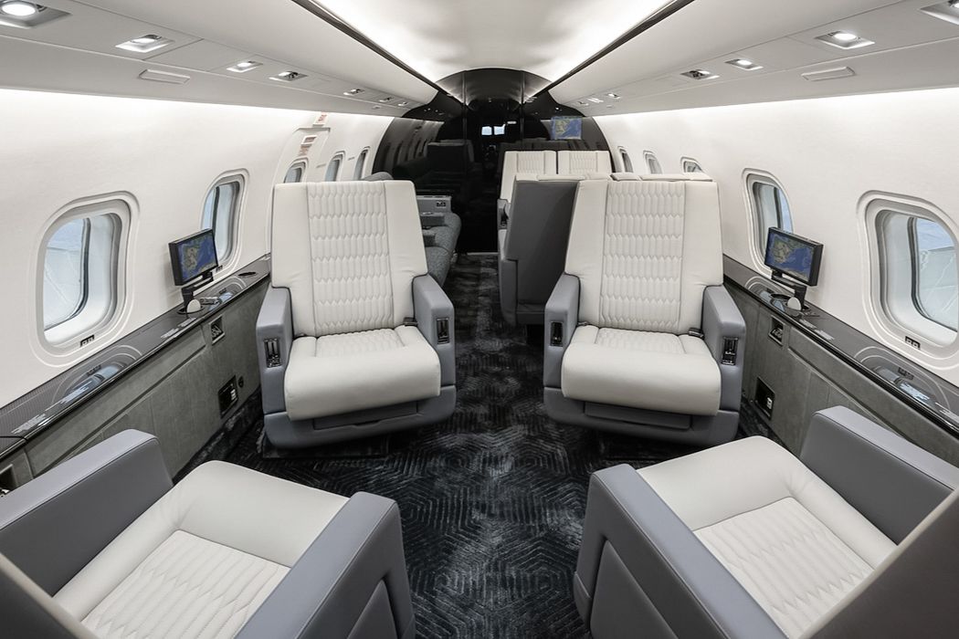 Bombardier Challenger 604 cabin interior