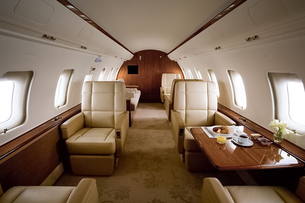Bombardier Challenger 605 cabin interior