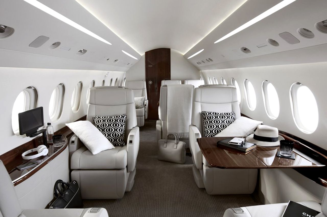 Dassault Falcon 2000S cabin interior