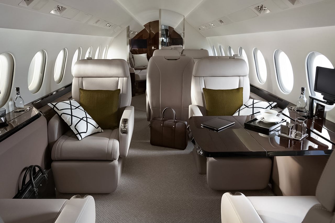 Dassault Falcon 900 cabin interior