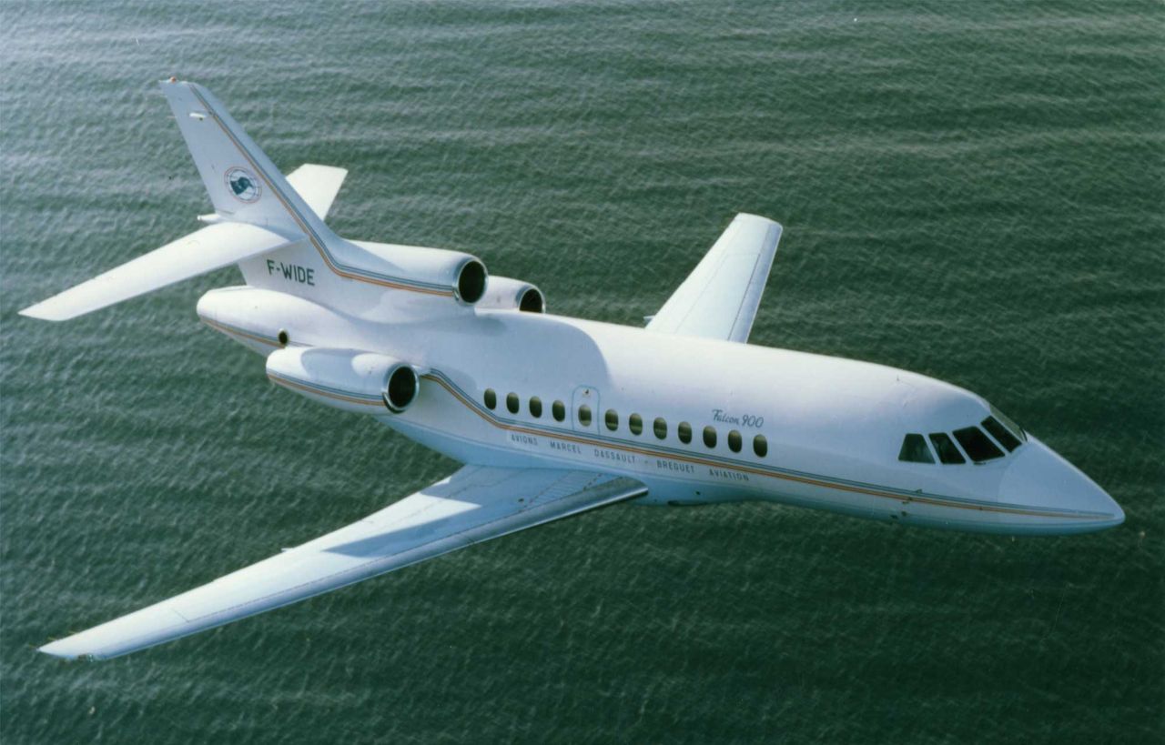 Dassault Falcon 900B