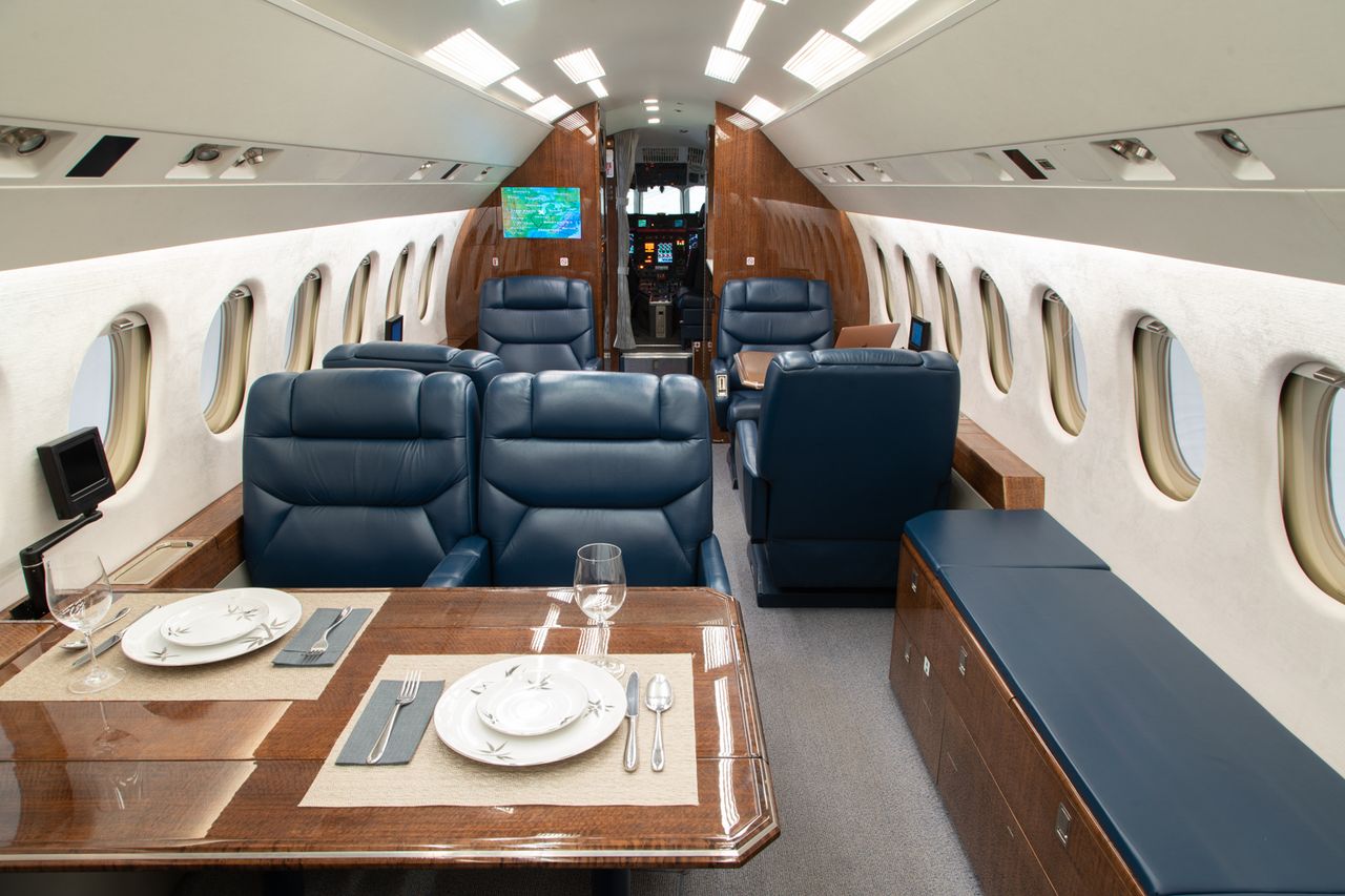 Dassault Falcon 900B cabin interior