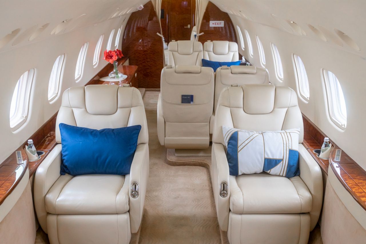 Embraer Legacy 650 cabin interior