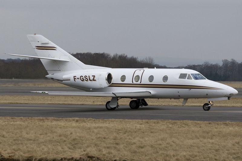Dassault Falcon 100