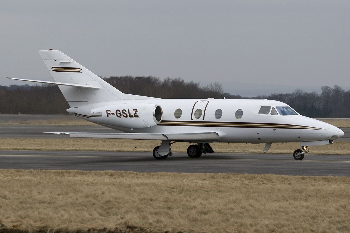Dassault Falcon 100
