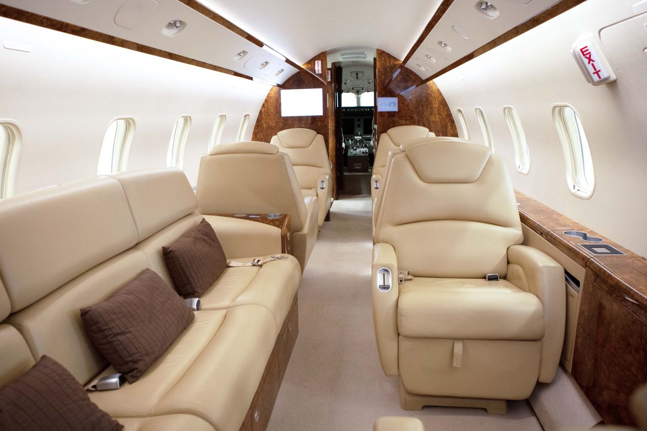 Bombardier Challenger 300 cabin interior