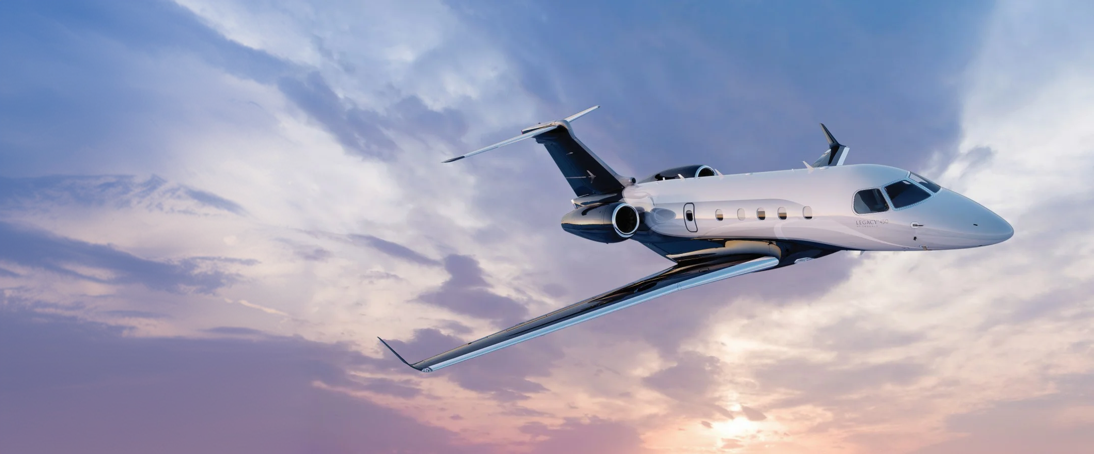 Super midsize private jet in flight