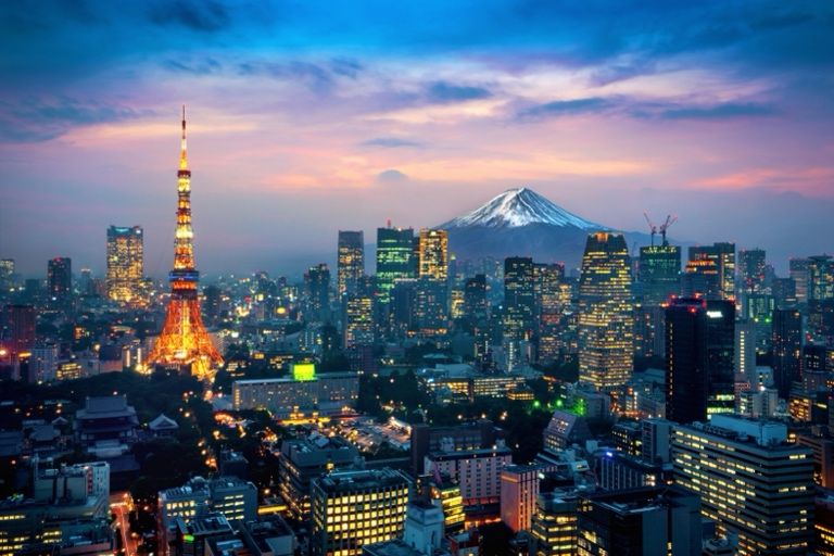 Tokyo Tower and the city skyline with Mount Fuji in the distance at dusk