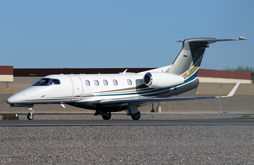 Privatjet Embraer Phenom 300E im Flug